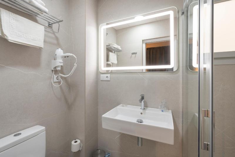 Double Room image 3