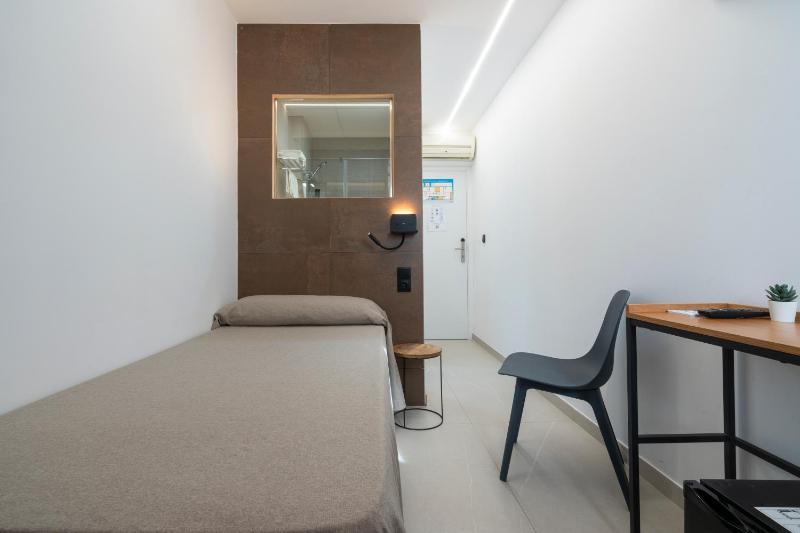 Single Room image 1