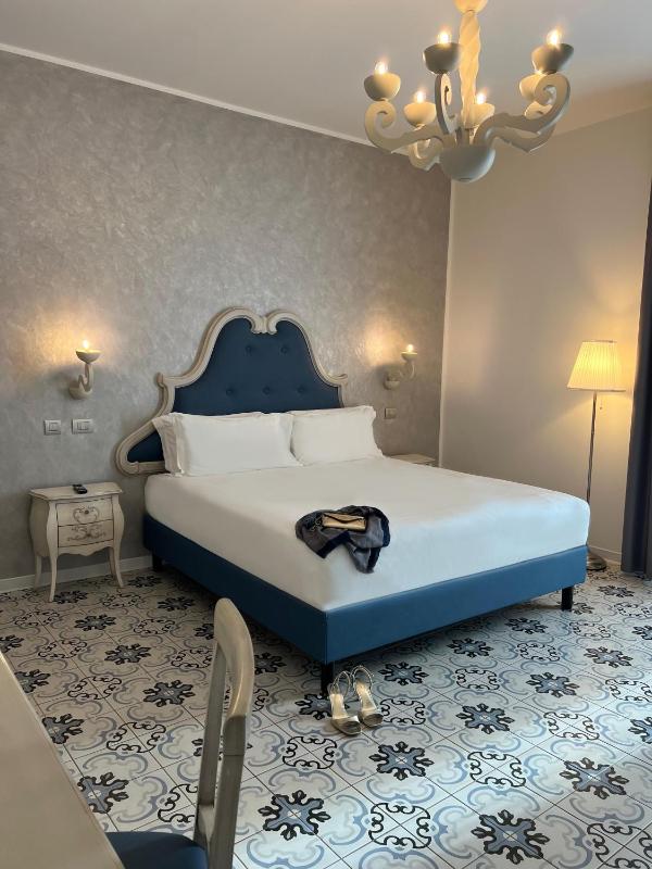 PLAZA Boutique Hotel - Tropea - image 1