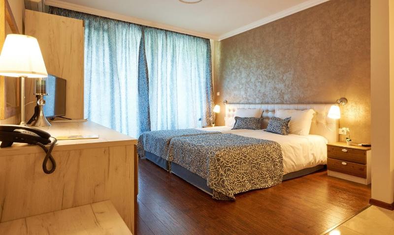 Standard Double Room with Garden View image 2