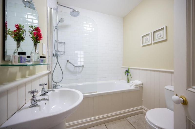 Deluxe Double Room image 3