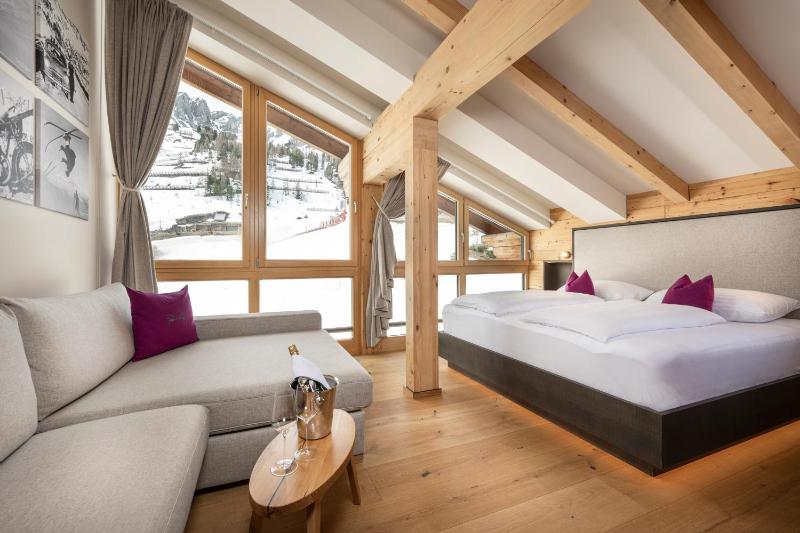 Panorama Suite with Sauna image 4