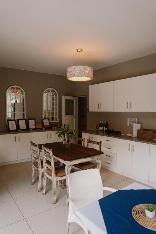 Caza Beach Guesthouse - image 4