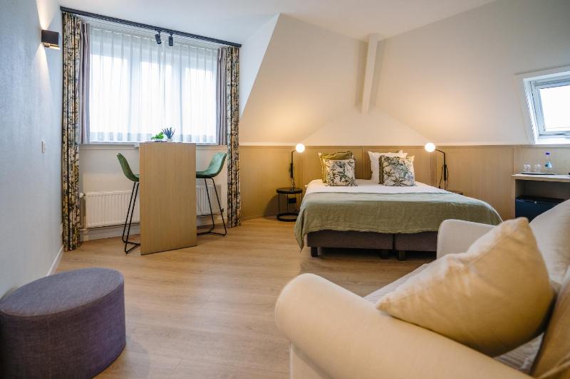 Grand Superior Room with Harbour View image 1