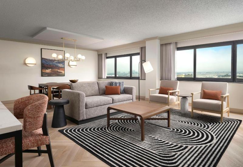 One Bedroom Suite - King image 3