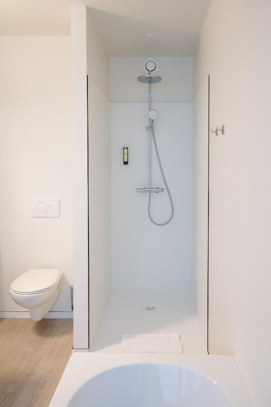 Deluxe Double or Twin Room with Harbor View image 2