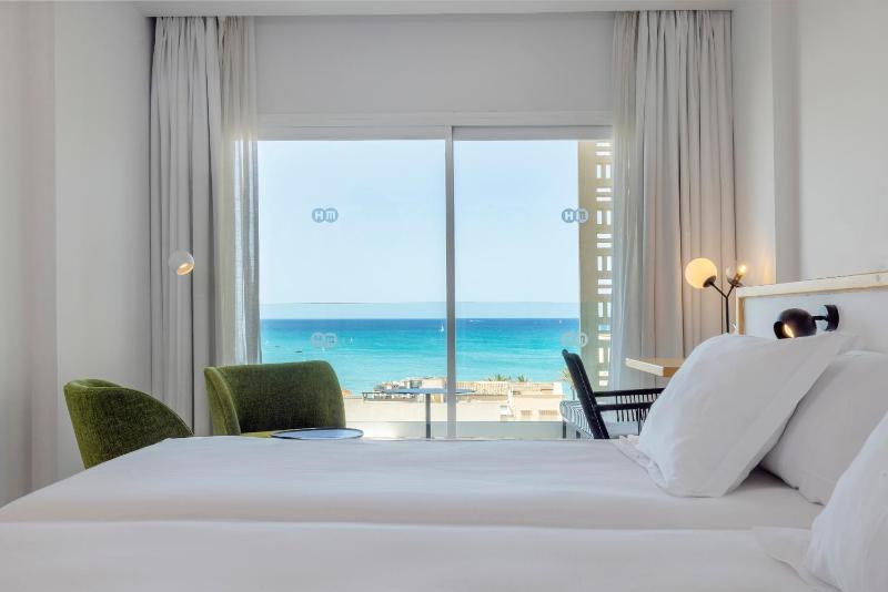 Double or Twin with Balcony and Partial Sea View image 1