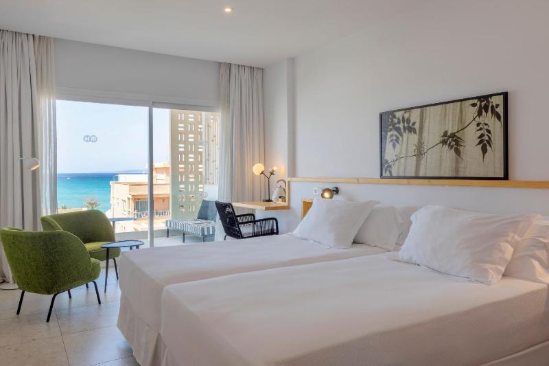 Double or Twin with Balcony and Partial Sea View image 3