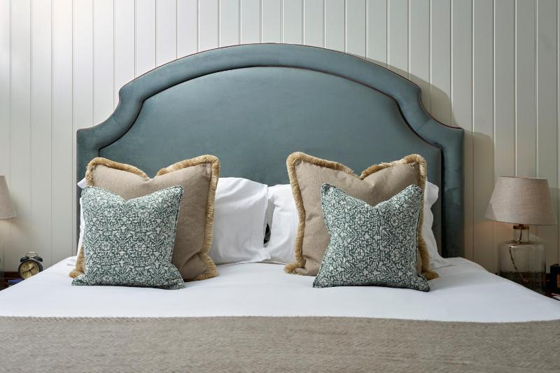 Executive Suite image 3