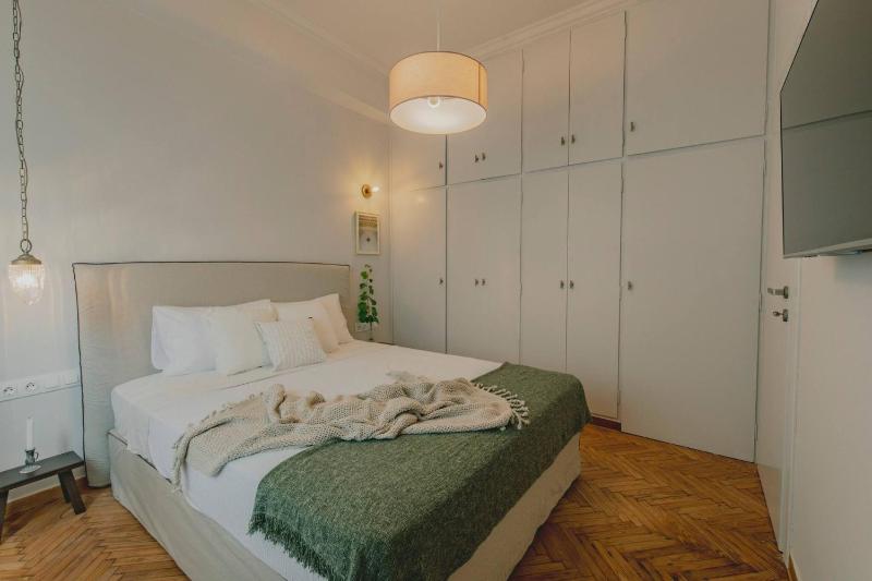 Stylish cozy artistic Athens apartment - image 15