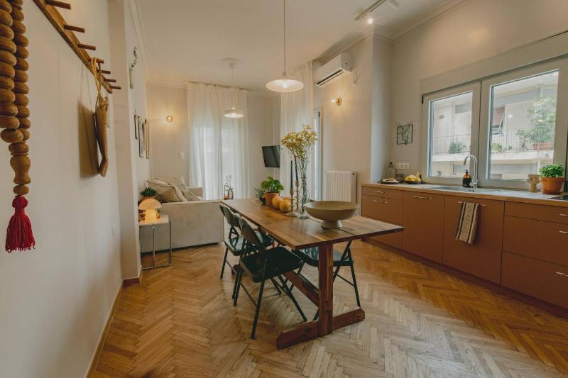 Stylish cozy artistic Athens apartment - image 7