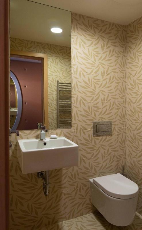 Luxury Double Room with Balcony image 4