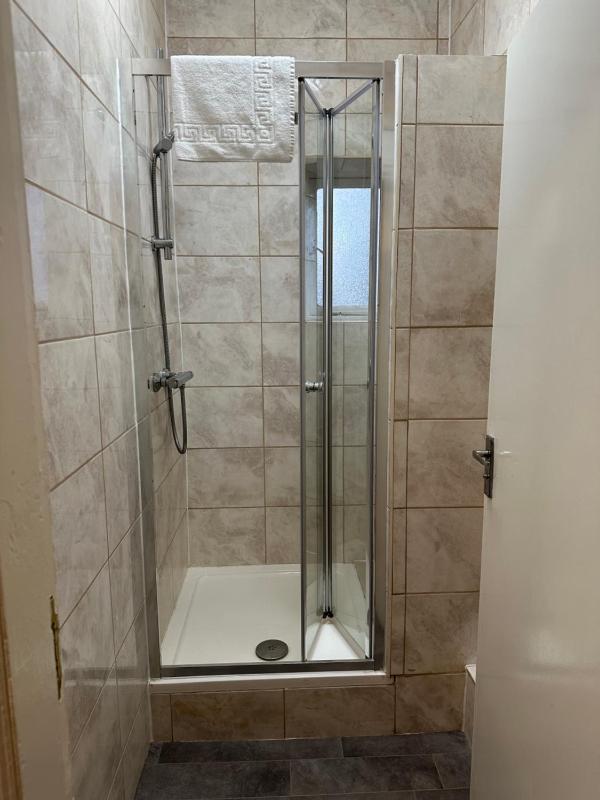 Single Room image 3