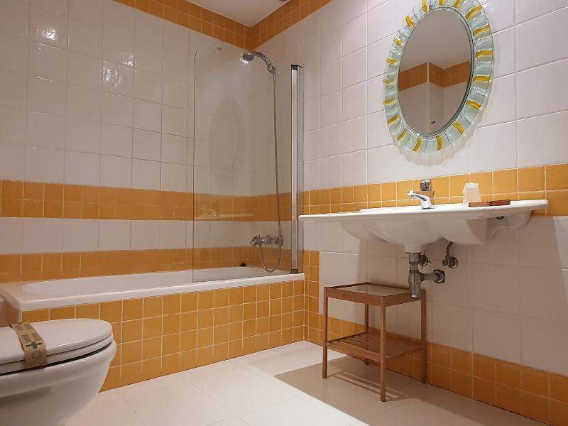 Double Room image 4