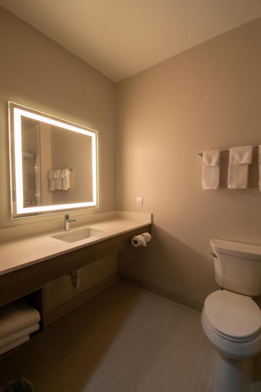 Standard King Room image 1