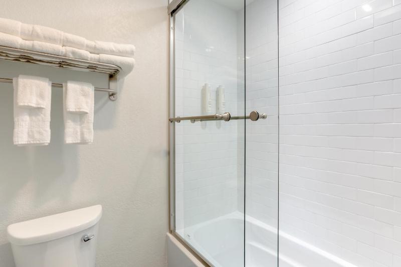 King Room - Disability Access/Non Smoking  image 1