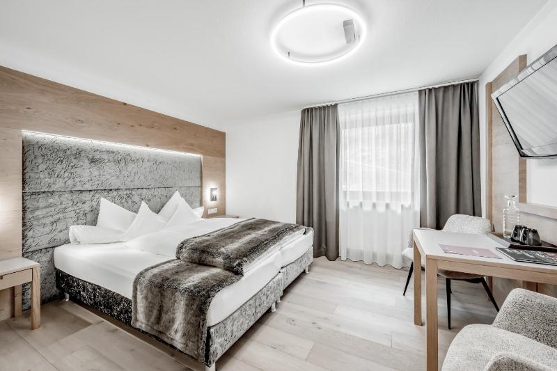 Standard Double Room image 1