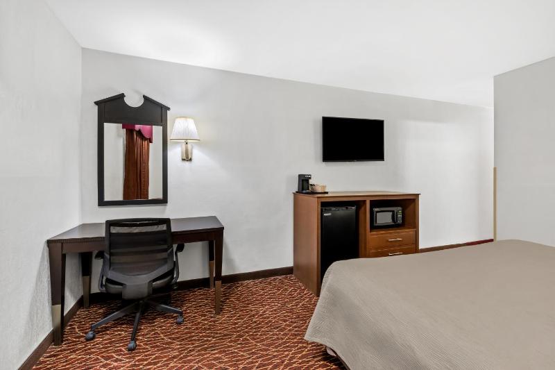 King Room - Non-Smoking image 2