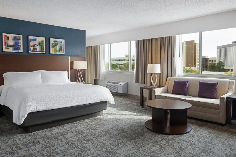 Premium King Room with Sofa Bed image 4