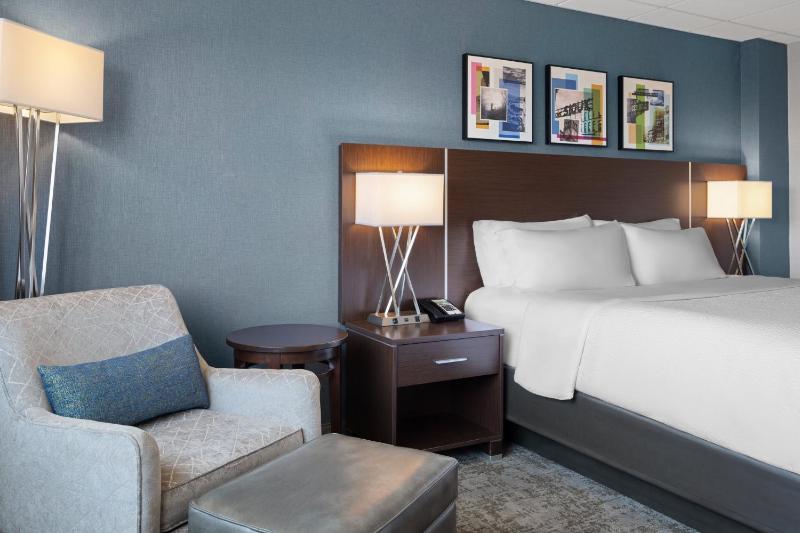 Standard King Room - Concierge Floor image 3