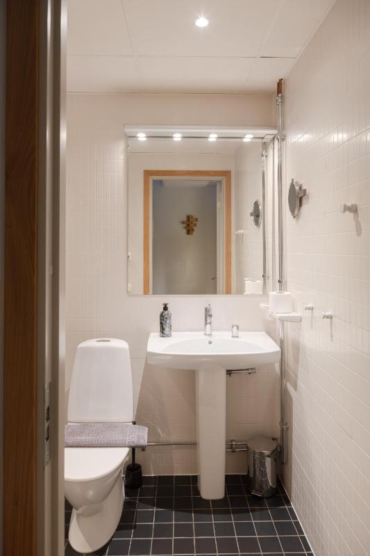 Small Single Room image 3