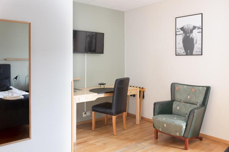 Small Single Room image 4