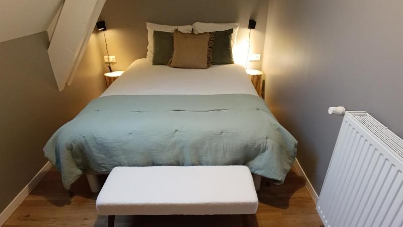 Double Room image 3