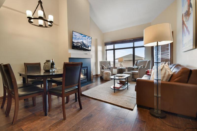 Superior Ski In Ski out Top floor Penthouse Pool Hot Tubs Conde Nast Forbes Award Winner C411 - image 46