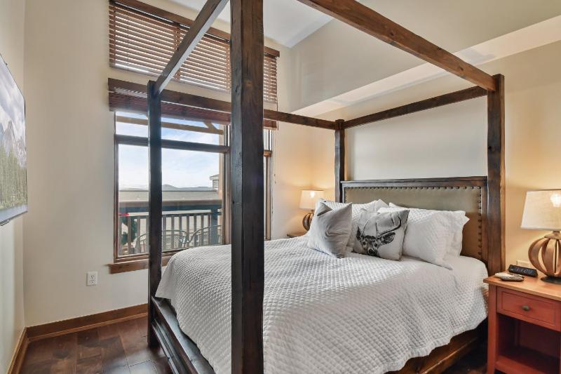 Superior Ski In Ski out Top floor Penthouse Pool Hot Tubs Conde Nast Forbes Award Winner C411 - image 29
