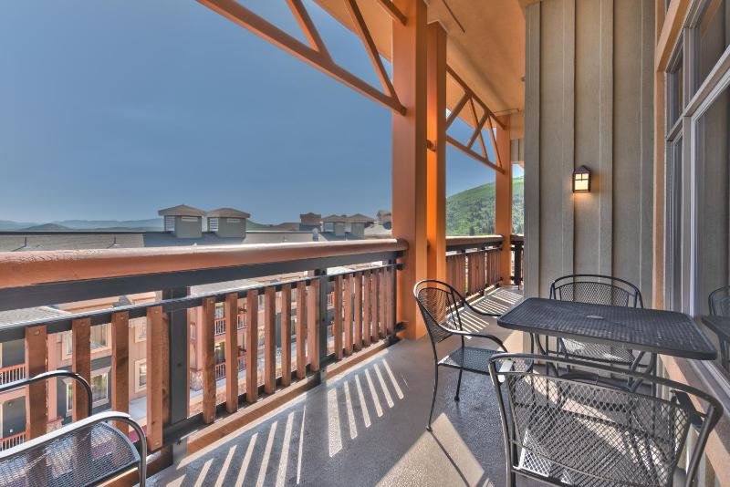Superior Ski In Ski out Top floor Penthouse Pool Hot Tubs Conde Nast Forbes Award Winner C411 - image 15