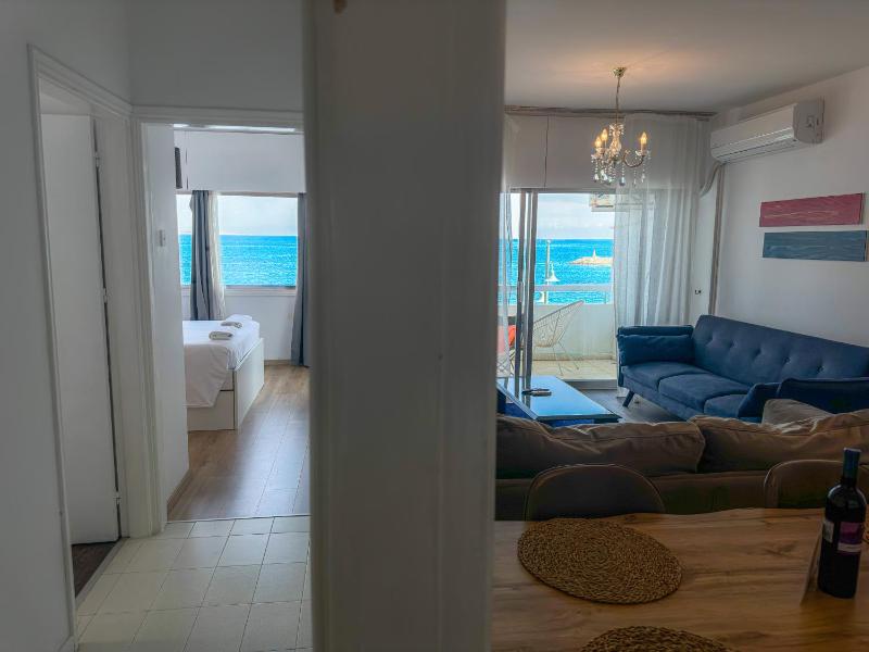 2BR Seafront Apt in center with community pool - image 12