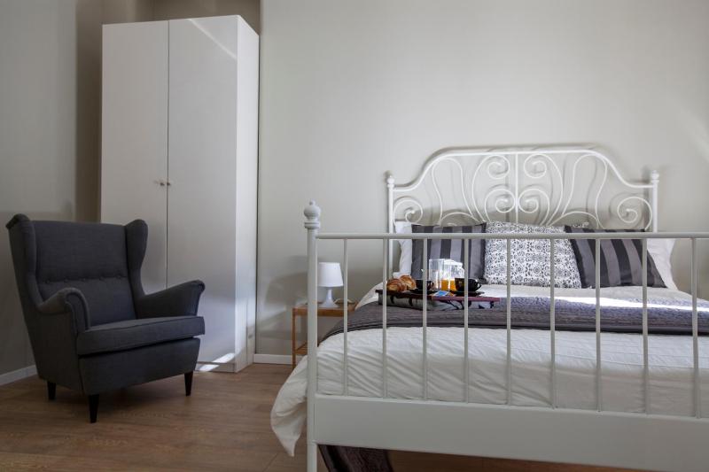 Deluxe Double Room with Balcony image 4