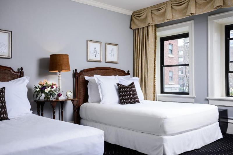 Queen Room with Two Queen Beds image 2