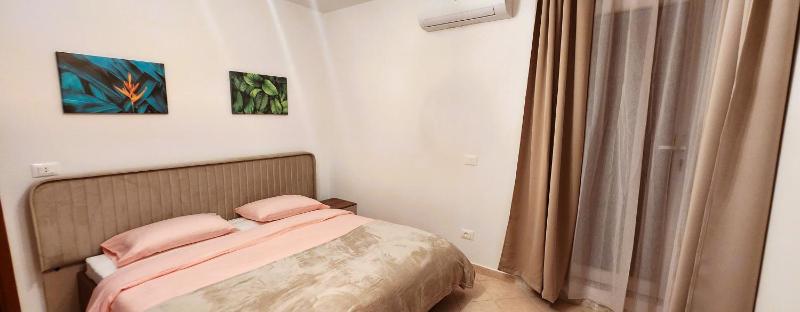 College Apartment - image 11