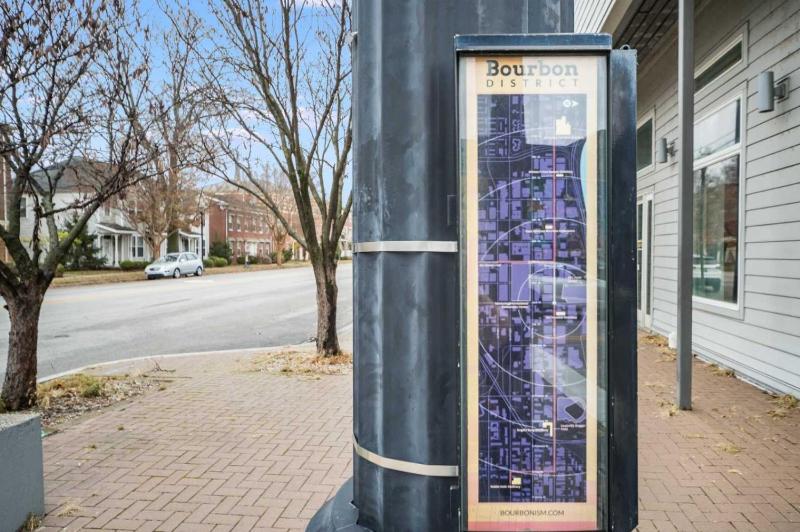 Chic Modern Condo in the Vibrant NuLu District - image 2
