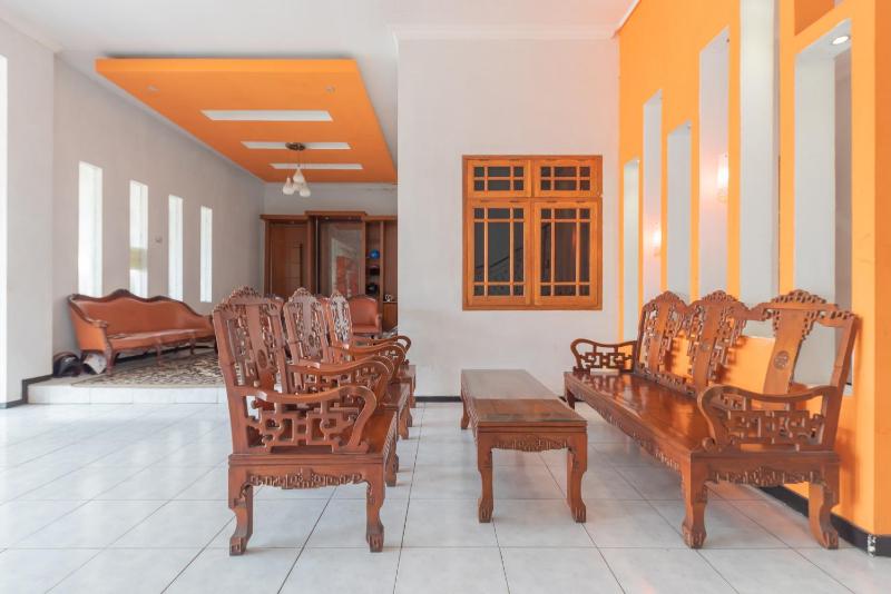 Reddoorz at Ciliwung Guest House Syariah - image 2