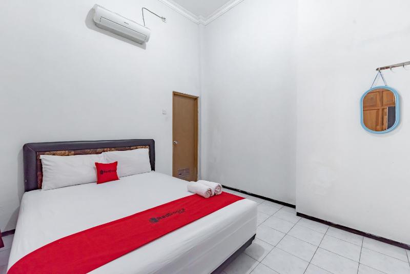 Reddoorz at Ciliwung Guest House Syariah - image 12
