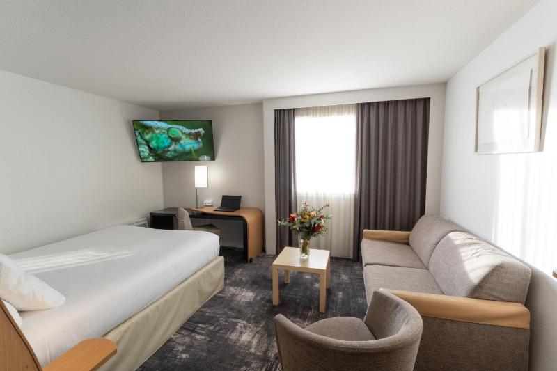 Executive Double Room with Sofa Bed image 4