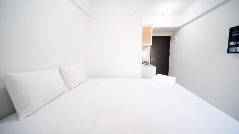 Best Choice and Comfy Studio Apartment at Suncity Residence By Travelio - image 3