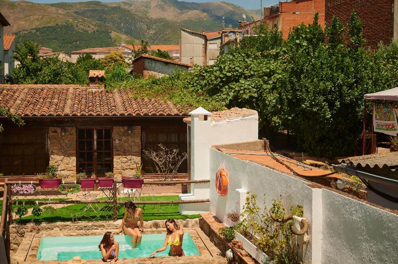 Five-Bedroom Apartment image 3