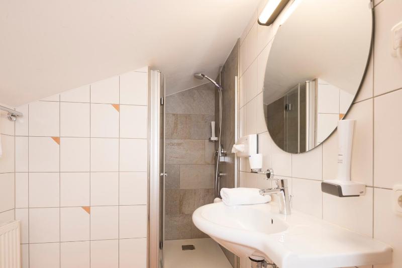Single Room image 2