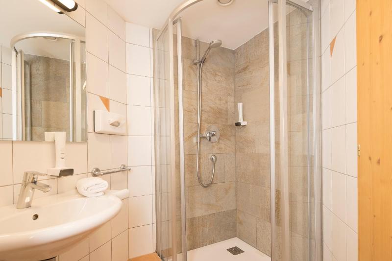 Double Room image 3