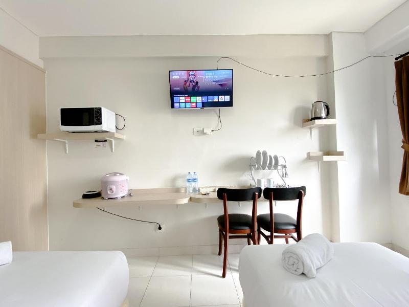 Modern Studio No Kitchen at Elvis Tower Apartment By Travelio - image 7