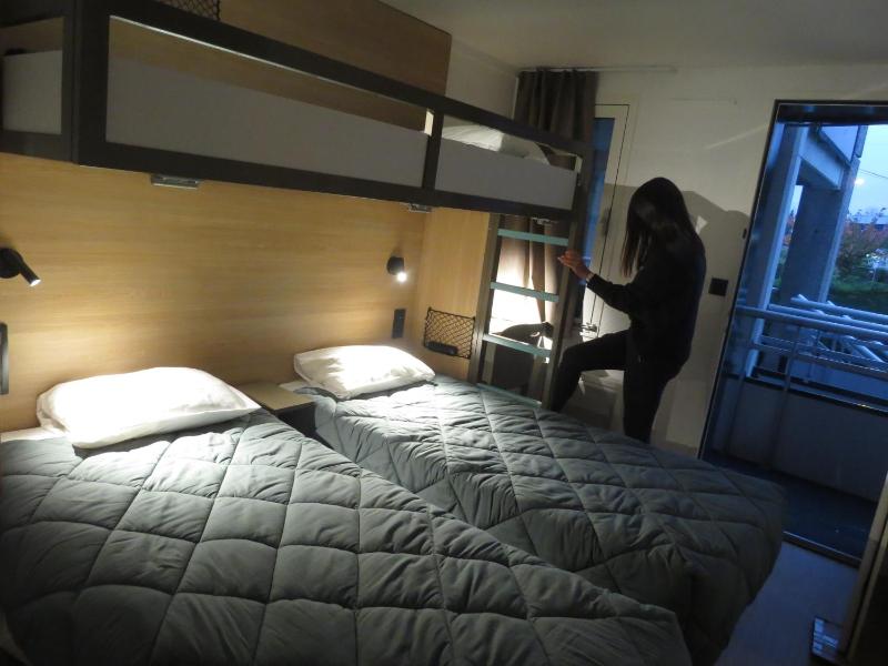 Triple Room - 2 Single Beds 1 Bunked Bed image 3