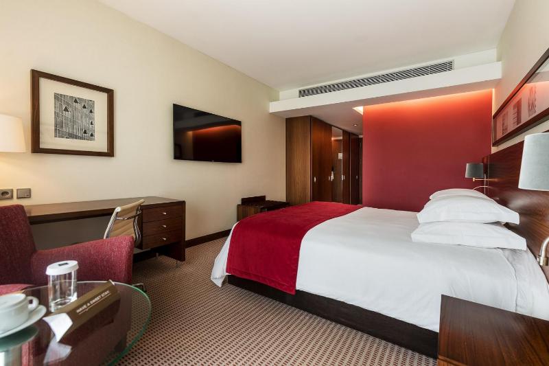Double Room image 3