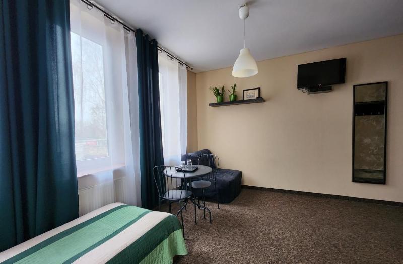 Twin Room with Private Bathroom image 4