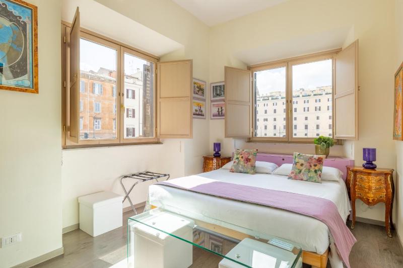 Deluxe Double or Twin Room with City View image 2