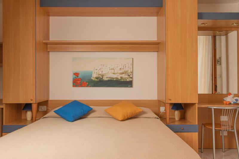 Standard Double Room image 3