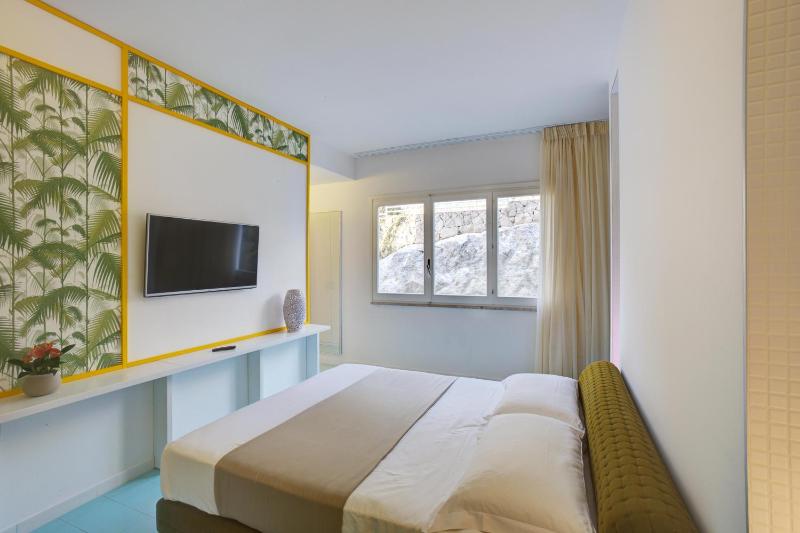 Standard Double Room image 4