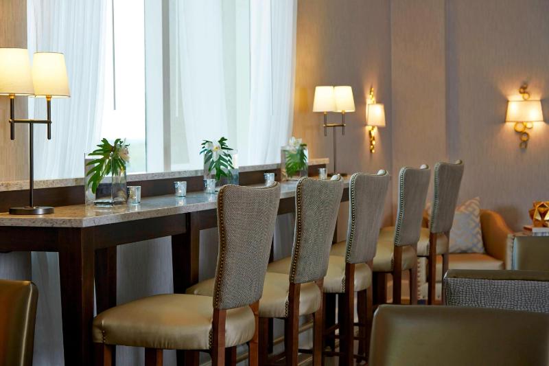 Club level, Guest room, 2 Queen, Top floor image 3
